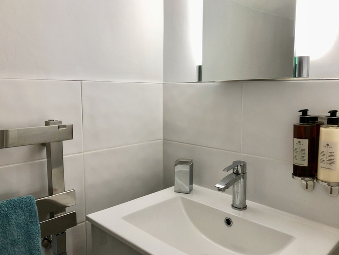 Bathroom 5, Tresowes Green Cottage, Cornwall