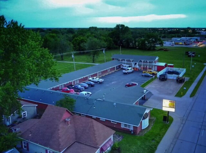 Others 4, Guest House Motel, Neosho