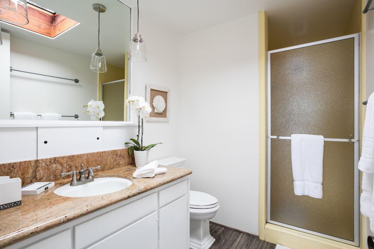 Bathroom 4, Wave House, Orange