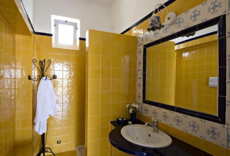 Bathroom 5, Hotel Girasole, Messina