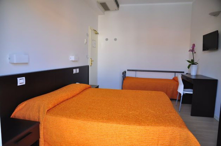 Bedroom 4, Hotel Lugano, Rimini