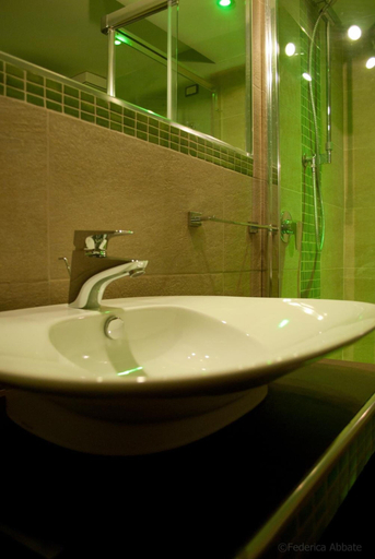 Bathroom 4, B&B Carella, Palermo