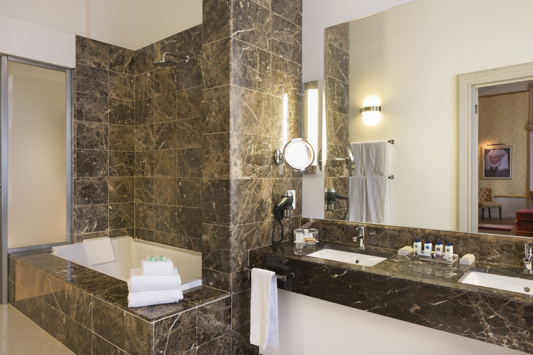 Bathroom 5, Dukes’ Palace – by Dukes’ Hotel Collection, West-Vlaanderen