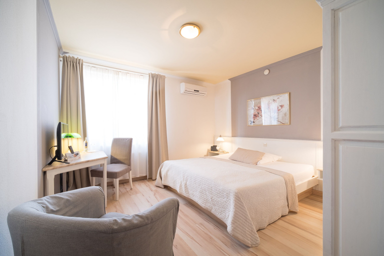 Bedroom 4, Hotel Toskana, Wiesbaden