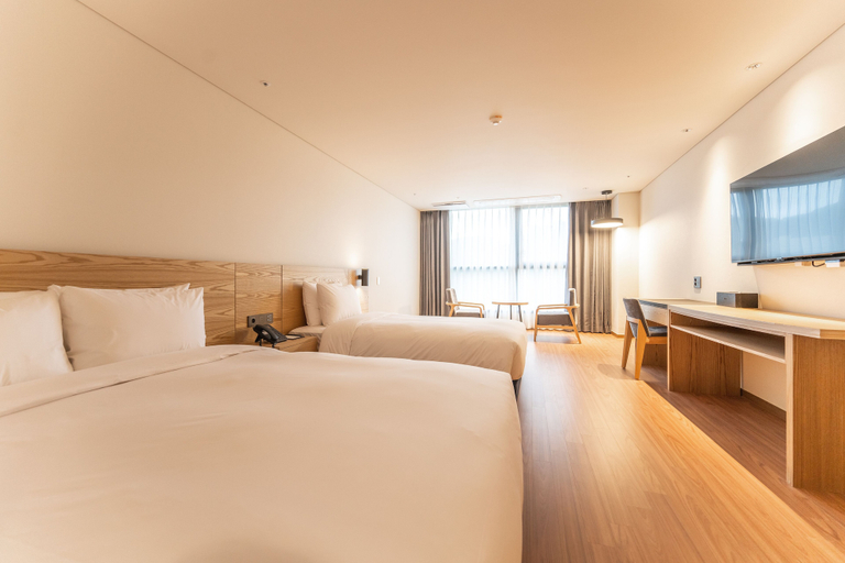 Bedroom 5, Grand Moment, Nam