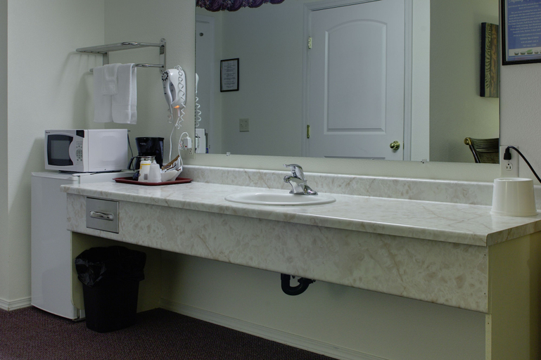 Bathroom 4, Oceanview Inn, Del Norte