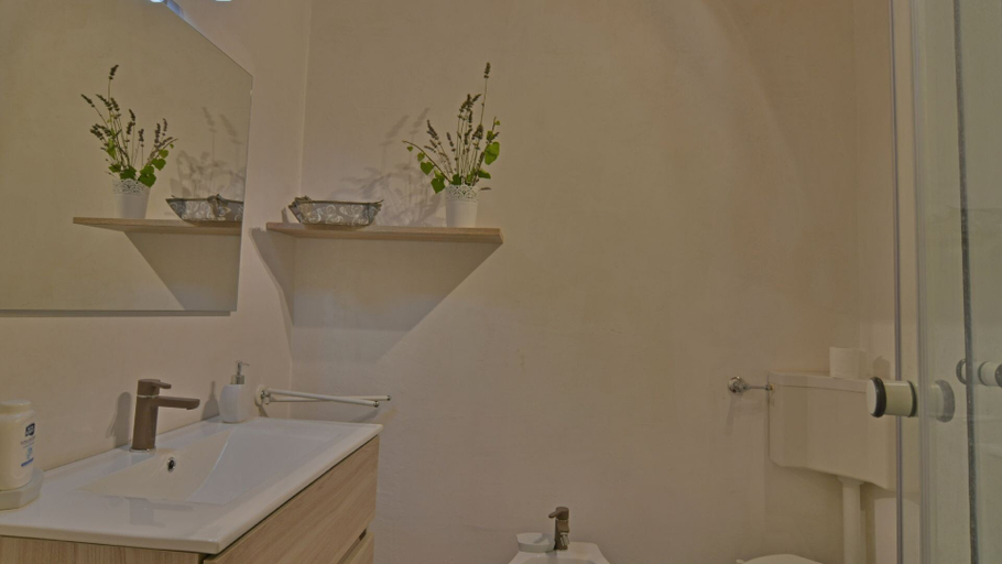 Bathroom 4, Villa Il Ciliegio, Palermo