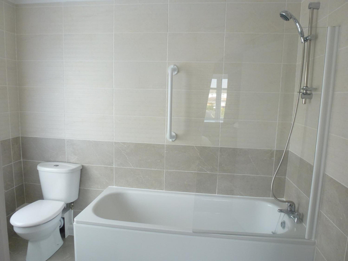 Bathroom 4, Orrell Park Hotel, Sefton