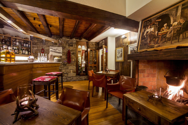 Food & Drinks 5, Pilier d'Angle, Aosta