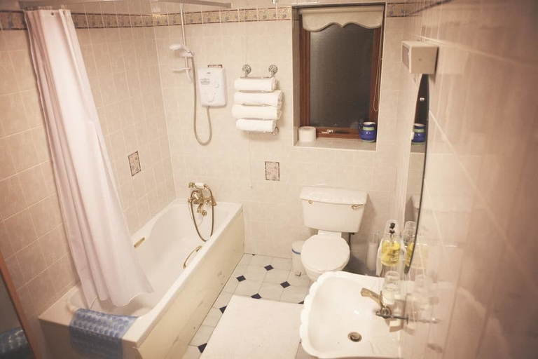Bathroom 4, The Derg Arms, Derry and Strabane