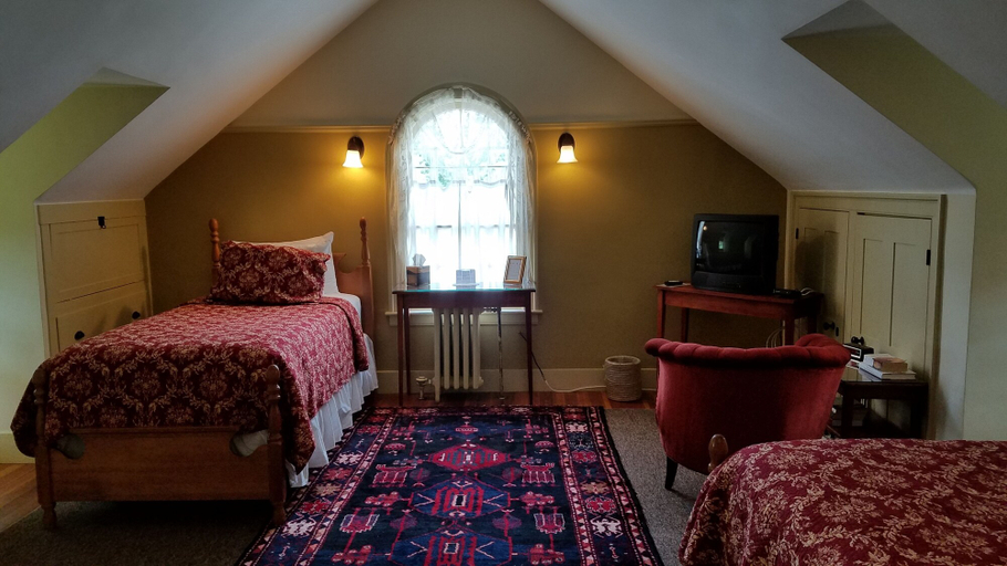 Bedroom 3, Centennial House, Franklin