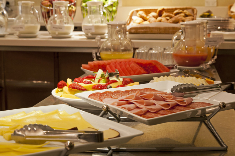 Food & Drinks 5, The Howey by Causeway Hotels, Melbourne