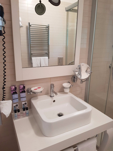 Bathroom 5, Domina Zagarella Sicily, Palermo