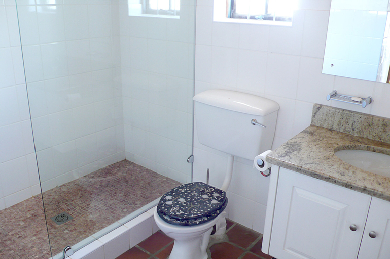 Bathroom 4, Arniston Seaside Cottages, Overberg