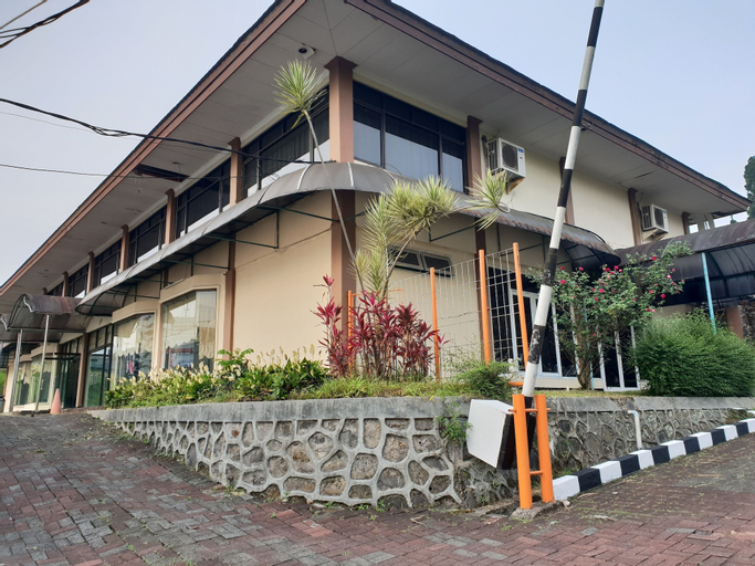 Exterior & Views 23