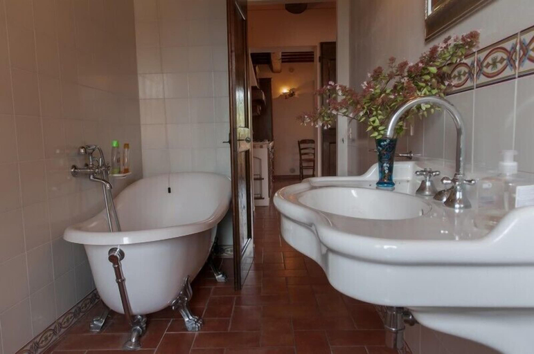 Bathroom 5, Principe del Trasimeno, Perugia