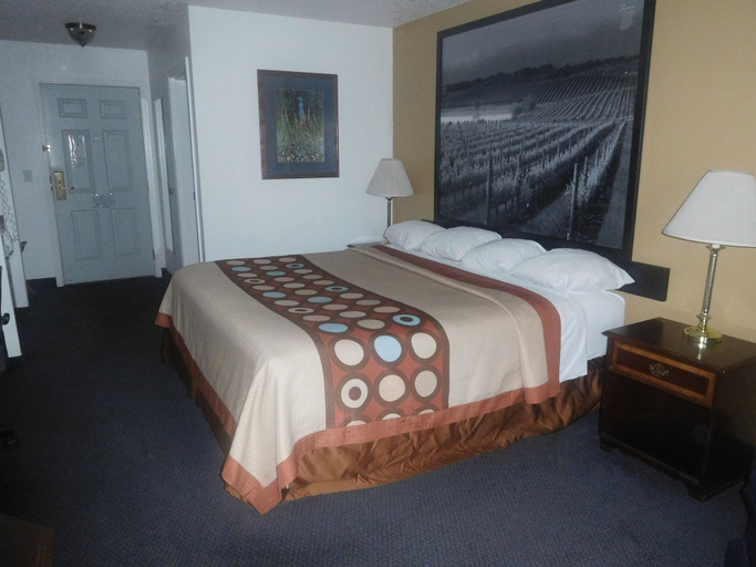 Bedroom 4, Super 8 by Wyndham Oroville, Butte