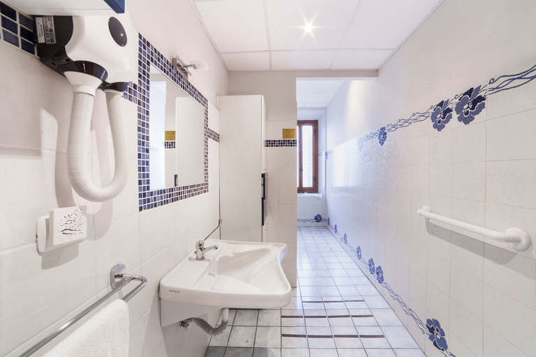 Bathroom 4, Melody House, Florence