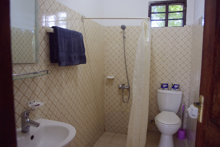 Bathroom 5, Highland Bungalows, Kaskazini 'A'