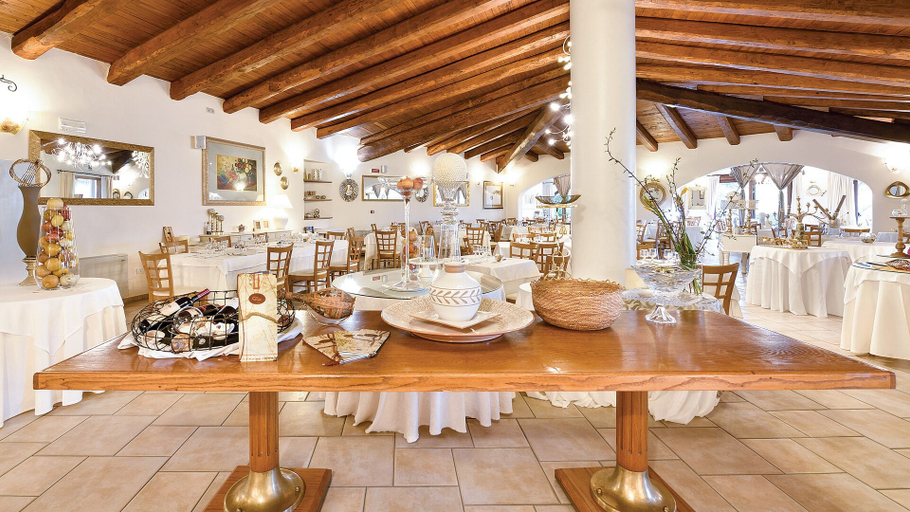 Food & Drinks 5, Baia Del Porto, Nuoro