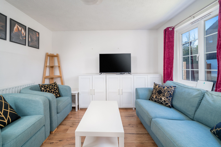 Others 5, Crawley Pet Friendly 1-Bedroom Apartment, West Sussex