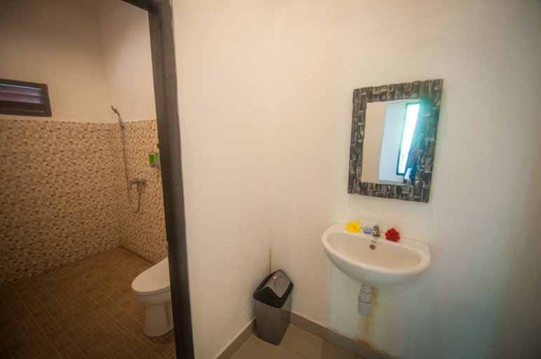 Bathroom 5, Japa Bungalow, Klungkung