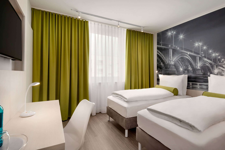 Bedroom 4, Super 8 by Wyndham Mainz Zollhafen, Mainz
