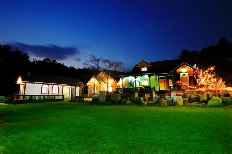 Exterior & Views