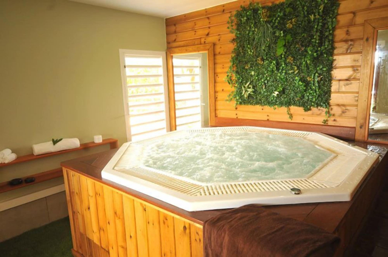 Bathroom 5, Hotel Le Soleil Levant, Capesterre-de-Marie-Galante