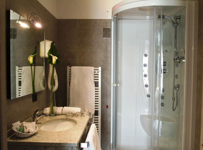 Bathroom 3, Hotel San Lorenzo, Sondrio