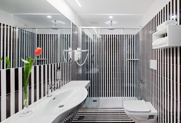 Bathroom 5, Hotel Conca Park, Napoli
