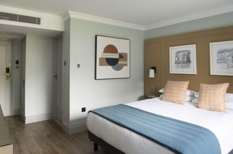 Bedroom 3, Bush Hotel Farnham, Hampshire