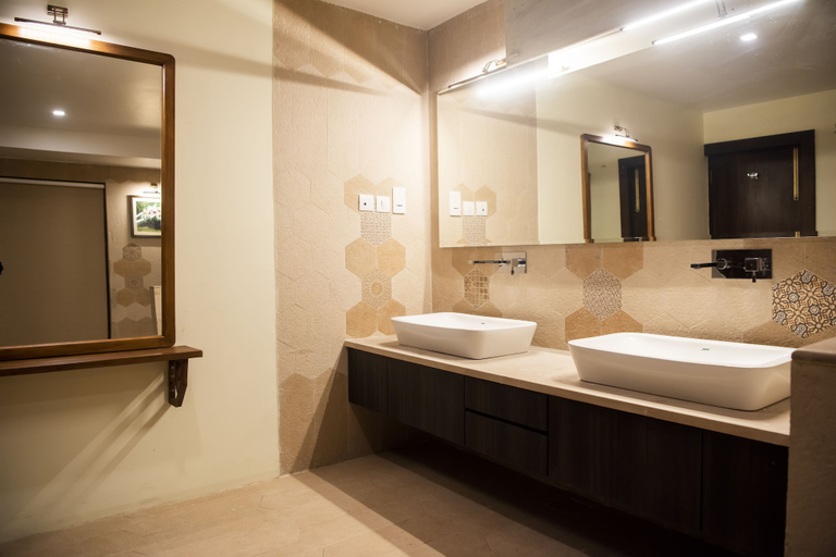 Bathroom 4, WelcomHeritage Tadoba Vanya Villas Resort & Spa, Chandrapur