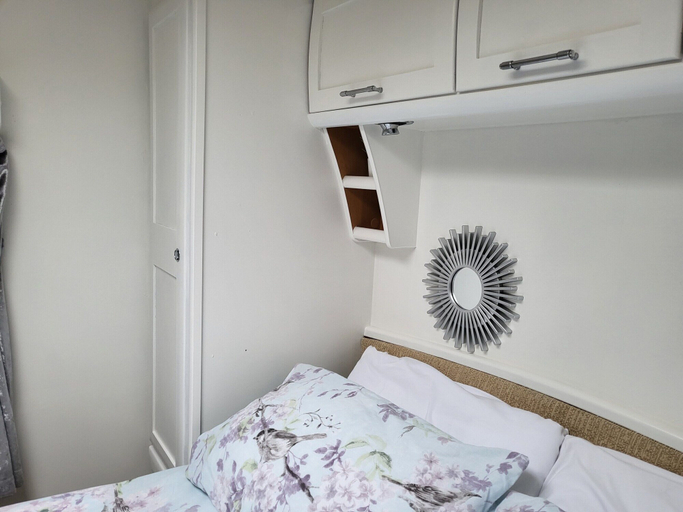 Bedroom 4, Glamping With Llamas, Cambridgeshire
