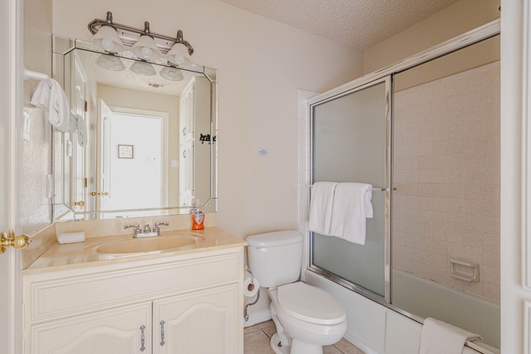 Bathroom 3, Independence Point, Burnet