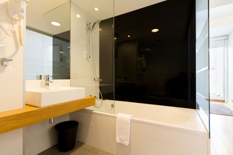 Bathroom 3, Hotel Laranjeira, Viana do Castelo