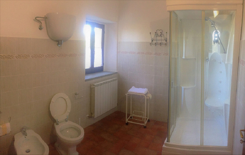 Bathroom 5, Villa Bizzi, Perugia