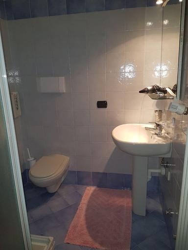 Bathroom 5, Ristorante Pizzeria al Mondo, Vicenza