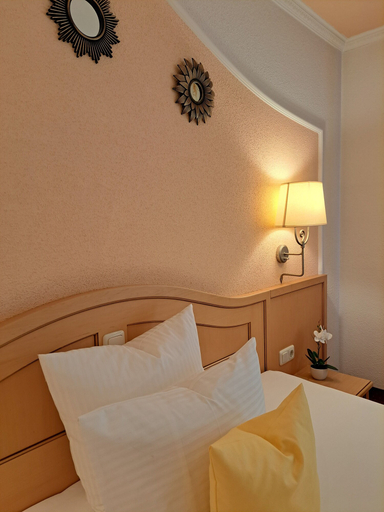 Bedroom 2, Schedlers Löwenhotel Garni, Bregenz