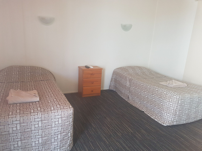 Bedroom 2, Monto Colonial Motor Inn, Monto