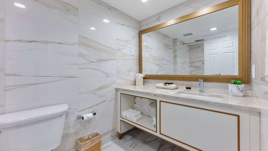 Bathroom 4, La Mer Beachfront Resort, Cape May