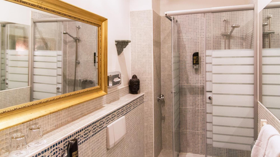 Bathroom 5, Hotel Village, Hamburg