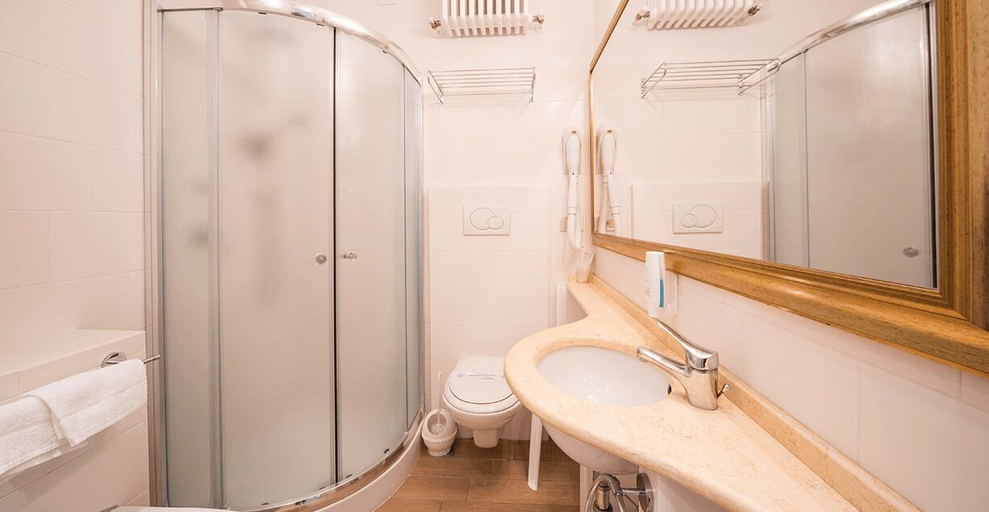 Bathroom 4, Hotel Alexander, Rimini
