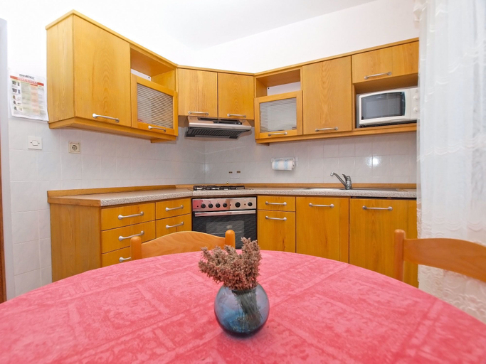 Others 4, Apartment 1210, Medulin