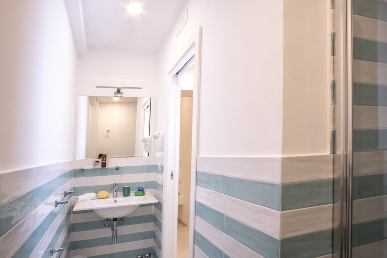 Bathroom 3, Family Apartment in Sorrento Centre, Napoli