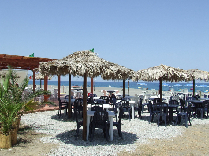 Food & Drinks, Batuca Village & Camping, Messina