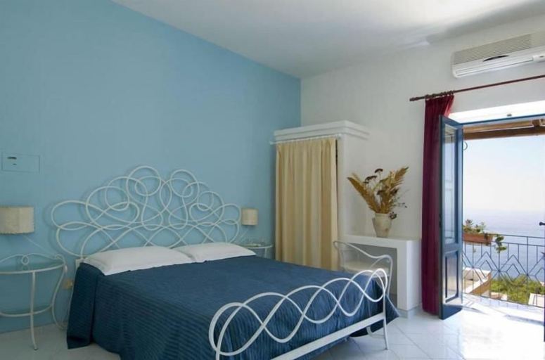 Bedroom 3, Hotel Girasole, Messina