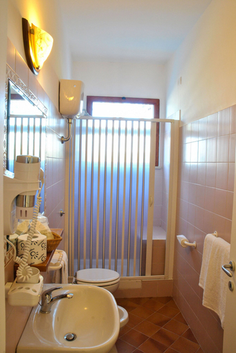 Bathroom 4, Villa Fiorita, Napoli