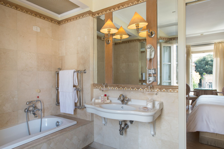 Bathroom 4, Il Palazzetto, Rome