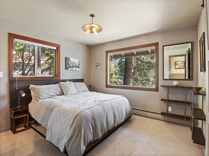 Bedroom 3, Lodge of the Nightingale, Placer